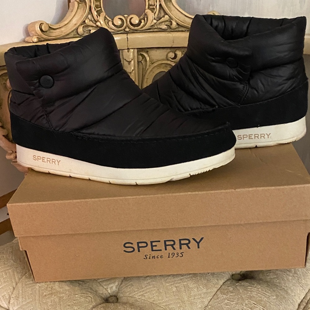 Sperry Women's Black Quilted Winter Booties. Worn 2x! Very comfortable!